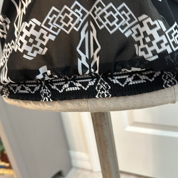 INC INTERNATIONAL CONCEPTS B/W AZTEC PRINT BLOUSE GUC SZ 2 CAREER EVERYDAY - Picture 5 of 8